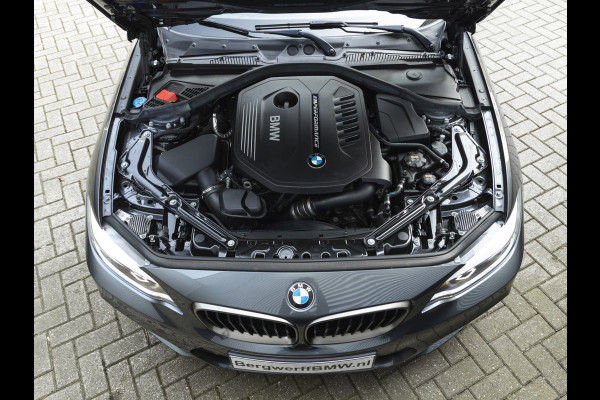 BMW 2 Serie Cabrio M240i xDrive - M-Performance Uitlaat - Harman Kardon - ACC - Camera
