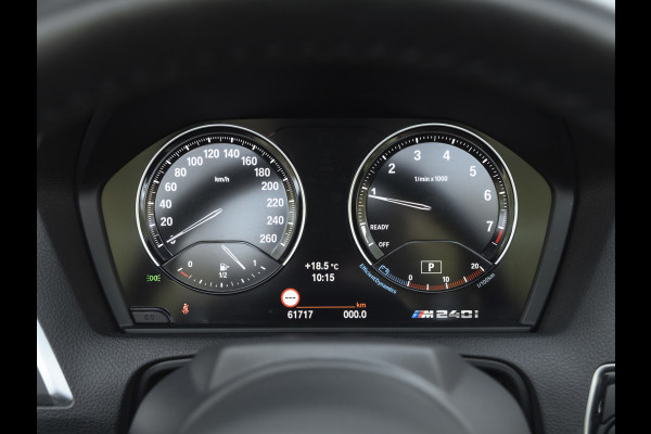 BMW 2 Serie Cabrio M240i xDrive - M-Performance Uitlaat - Harman Kardon - ACC - Camera