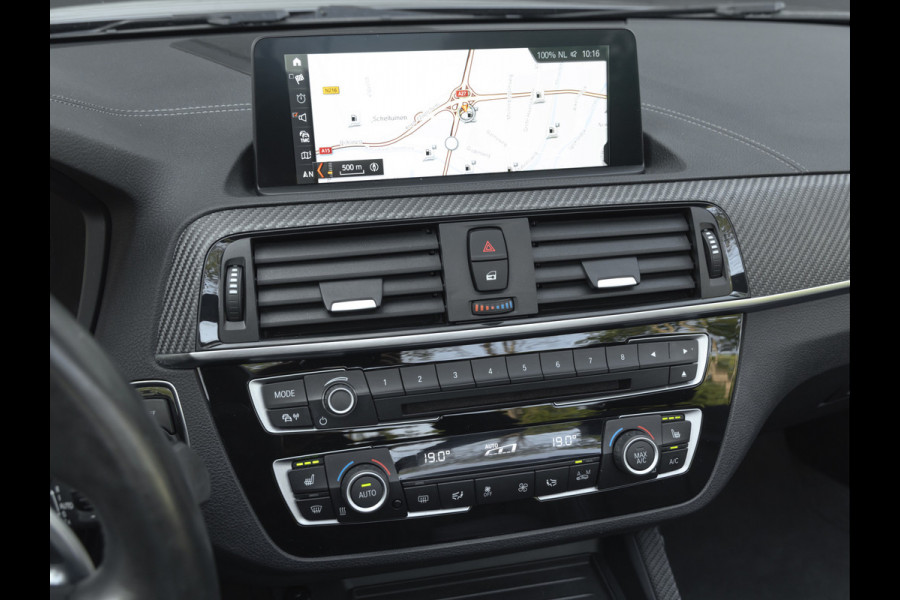BMW 2 Serie Cabrio M240i xDrive - M-Performance Uitlaat - Harman Kardon - ACC - Camera