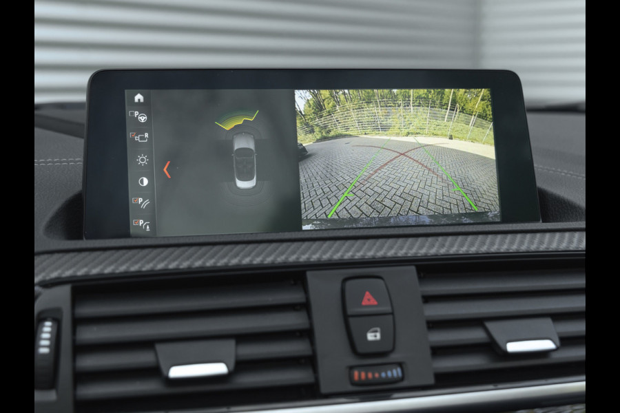 BMW 2 Serie Cabrio M240i xDrive - M-Performance Uitlaat - Harman Kardon - ACC - Camera