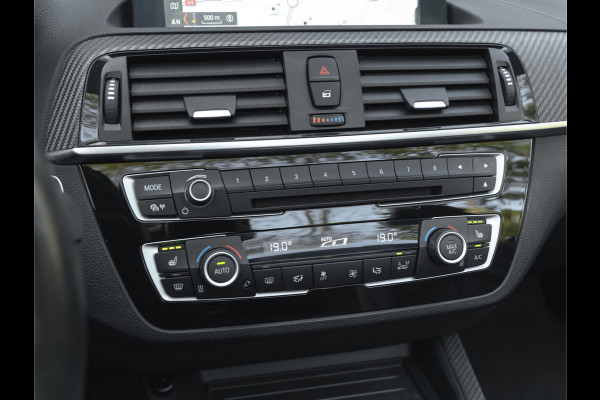 BMW 2 Serie Cabrio M240i xDrive - M-Performance Uitlaat - Harman Kardon - ACC - Camera