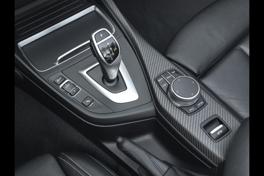 BMW 2 Serie Cabrio M240i xDrive - M-Performance Uitlaat - Harman Kardon - ACC - Camera