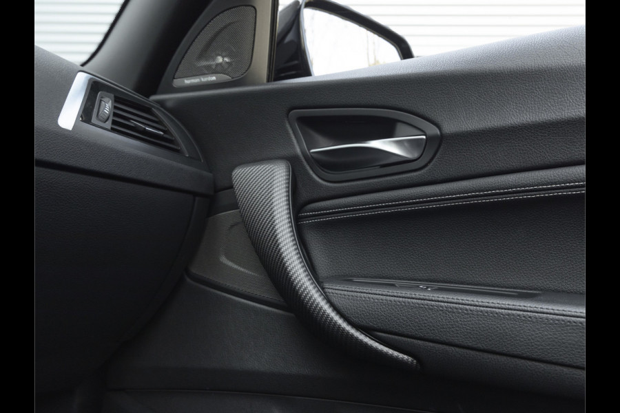 BMW 2 Serie Cabrio M240i xDrive - M-Performance Uitlaat - Harman Kardon - ACC - Camera