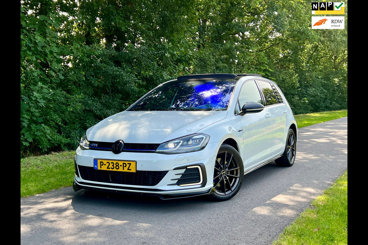 Volkswagen Golf 1.4 TSI PHEV GTE | Maxton | Pano | ACC | Camera |