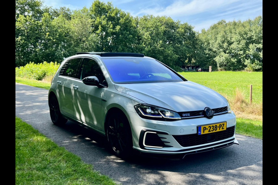 Volkswagen Golf 1.4 TSI PHEV GTE | Maxton | Pano | ACC | Camera |