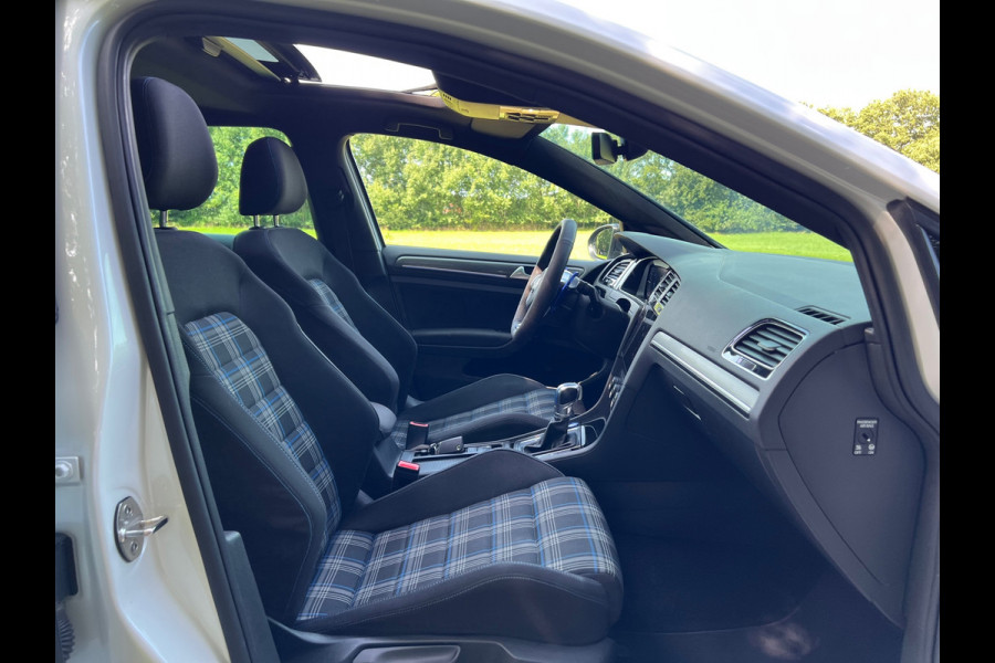Volkswagen Golf 1.4 TSI PHEV GTE | Maxton | Pano | ACC | Camera |