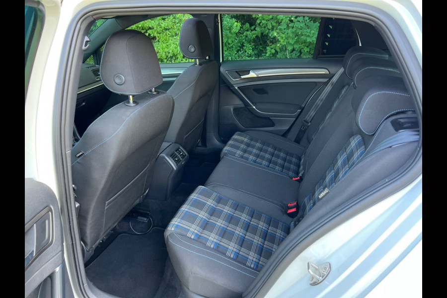 Volkswagen Golf 1.4 TSI PHEV GTE | Maxton | Pano | ACC | Camera |
