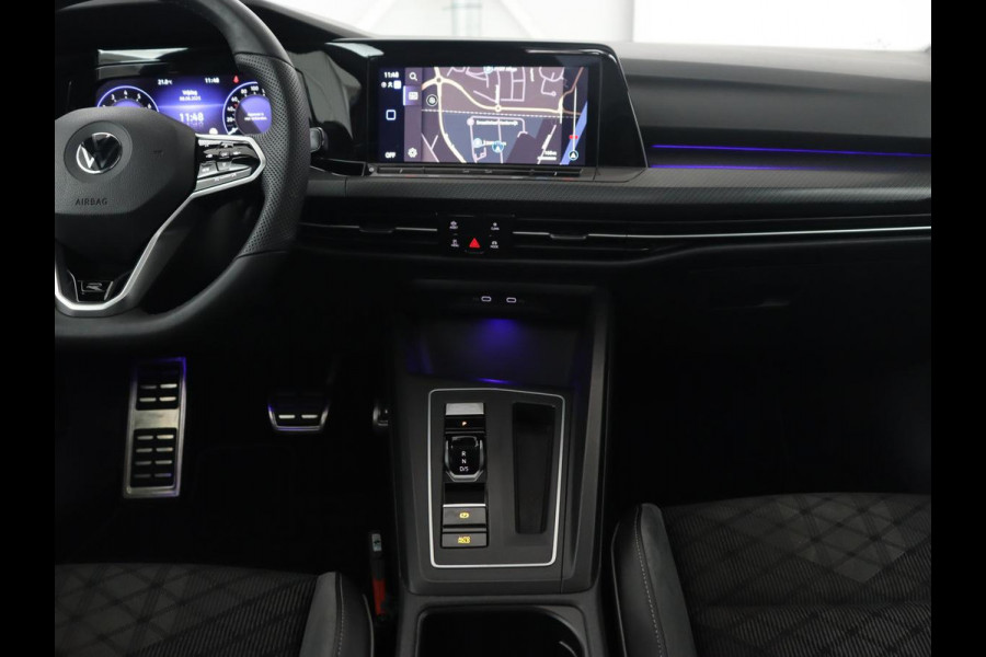 Volkswagen Golf 1.5 eTSI R-Line | Panoramadak | Camera | Keyless | Adaptive cruise | Sfeerverlichting | Carplay | Sportstoelen | Park Assist | Navigatie | Dodehoek detectie | Full LED