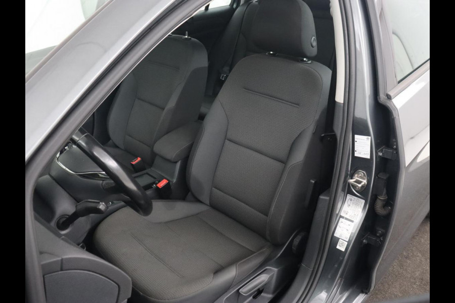 Volkswagen Golf 1.0 TSI Comfortline | Trekhaak | Carplay | Adaptive cruise | Navigatie | Climate control | Parkeerhulp | DAB | Regen-/lichtsensor