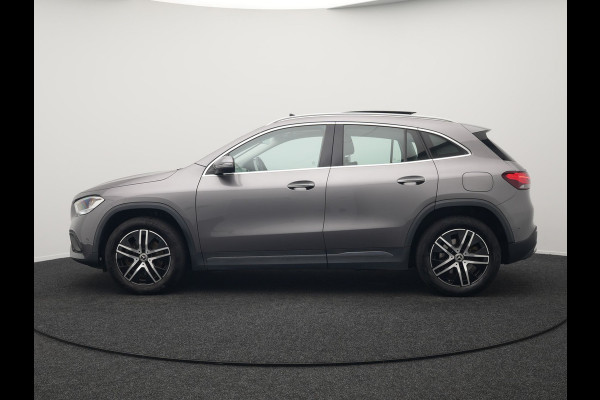 Mercedes-Benz GLA 250 e Progressive Plug In Hybrid 218pk Dealer O.H PHEV | Trekhaak af Fabriek | Panodak | Memory Stoel & Verwarmd | Apple Carplay | Widescreen Navi | Camera | BLIS | 18"L.M |