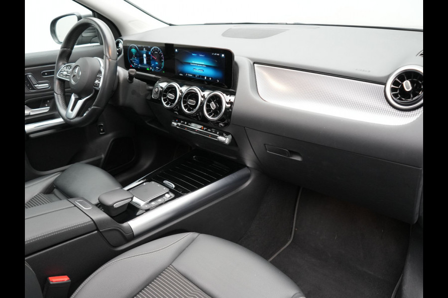 Mercedes-Benz GLA 250 e Progressive Plug In Hybrid 218pk Dealer O.H PHEV | Trekhaak af Fabriek | Panodak | Memory Stoel & Verwarmd | Apple Carplay | Widescreen Navi | Camera | BLIS | 18"L.M |