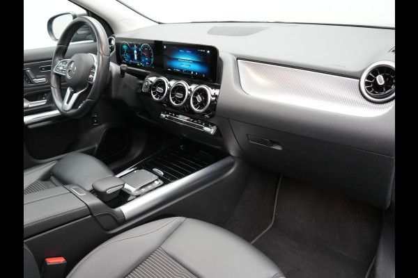 Mercedes-Benz GLA 250 e Progressive Plug In Hybrid 218pk Dealer O.H PHEV | Trekhaak af Fabriek | Panodak | Memory Stoel & Verwarmd | Apple Carplay | Widescreen Navi | Camera | BLIS | 18"L.M |