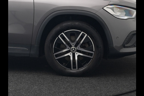 Mercedes-Benz GLA 250 e Progressive Plug In Hybrid 218pk Dealer O.H PHEV | Trekhaak af Fabriek | Panodak | Memory Stoel & Verwarmd | Apple Carplay | Widescreen Navi | Camera | BLIS | 18"L.M |