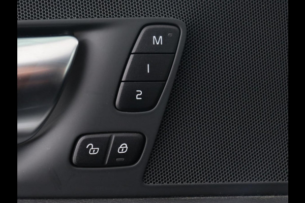 Volvo XC60 2.0 Recharge T6 AWD R-Design | Panoramadak | Stoel & stuurverwarming | Adaptive cruise | Camera | BLIS | Carplay | Half leder | Navigatie | 21'' lichtmetalen velgen | PHEV | Plug In