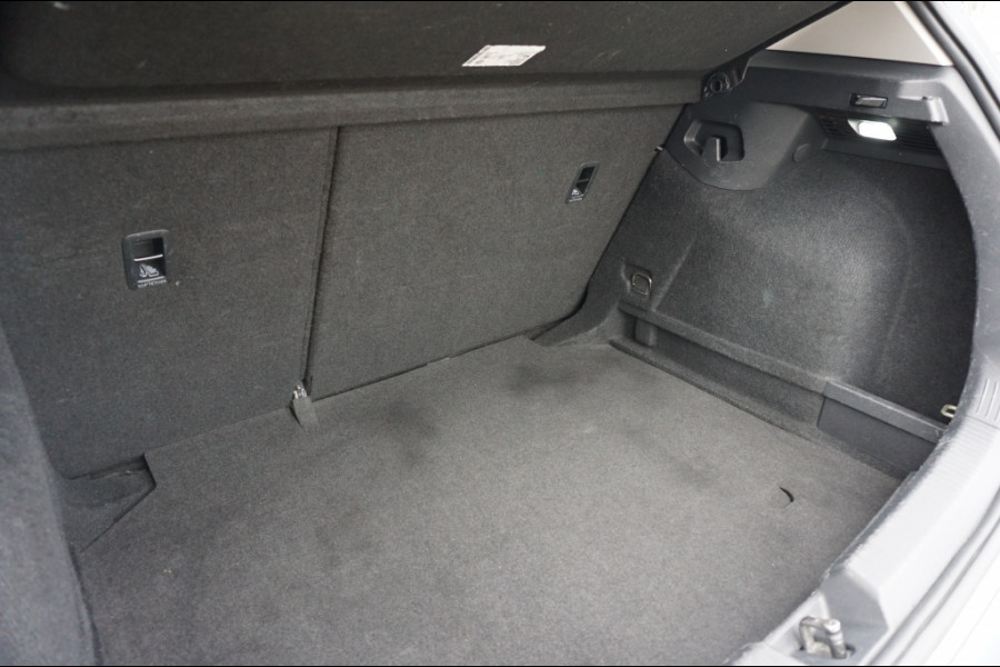 Volkswagen Golf 8 CARPLAY | PARKSENS V+A | CLIMA | 16'LMV | DAB+ | ORG NL