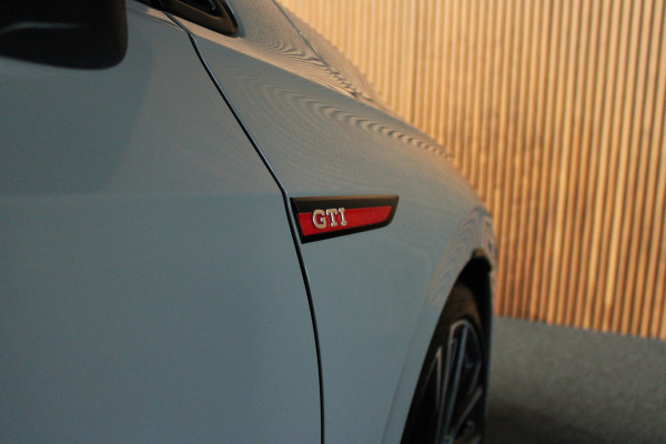 Volkswagen Golf 2.0 TSI GTI IQ light / Harman/Cardon / Panorama dak / Head up / Sfeer verlichting