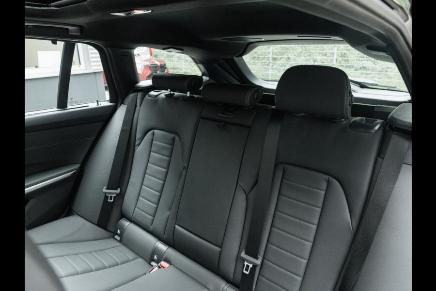 BMW 3 Serie Touring 330e xDrive M-Sport - LCI 2 - Pano - Driving Ass Prof - Trekhaak