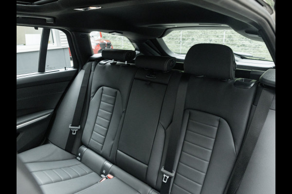BMW 3 Serie Touring 330e xDrive M-Sport - LCI 2 - Pano - Driving Ass Prof - Trekhaak