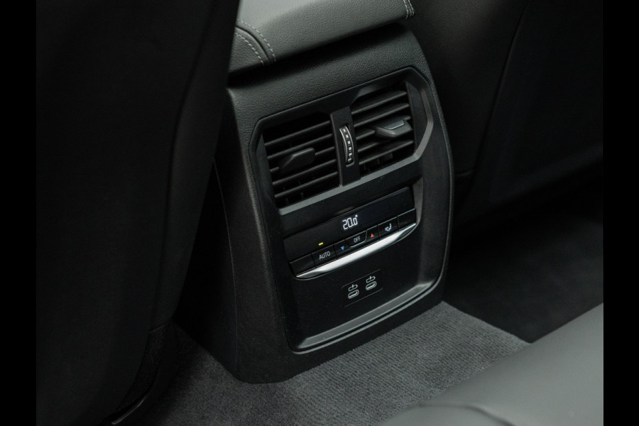 BMW 3 Serie Touring 330e xDrive M-Sport - LCI 2 - Pano - Driving Ass Prof - Trekhaak
