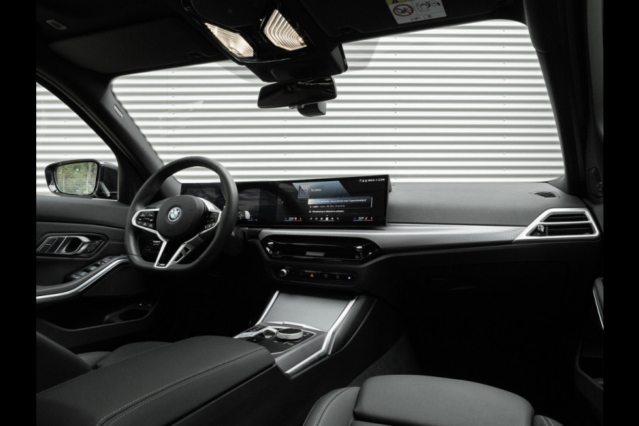 BMW 3 Serie Touring 330e xDrive M-Sport - LCI 2 - Pano - Driving Ass Prof - Trekhaak