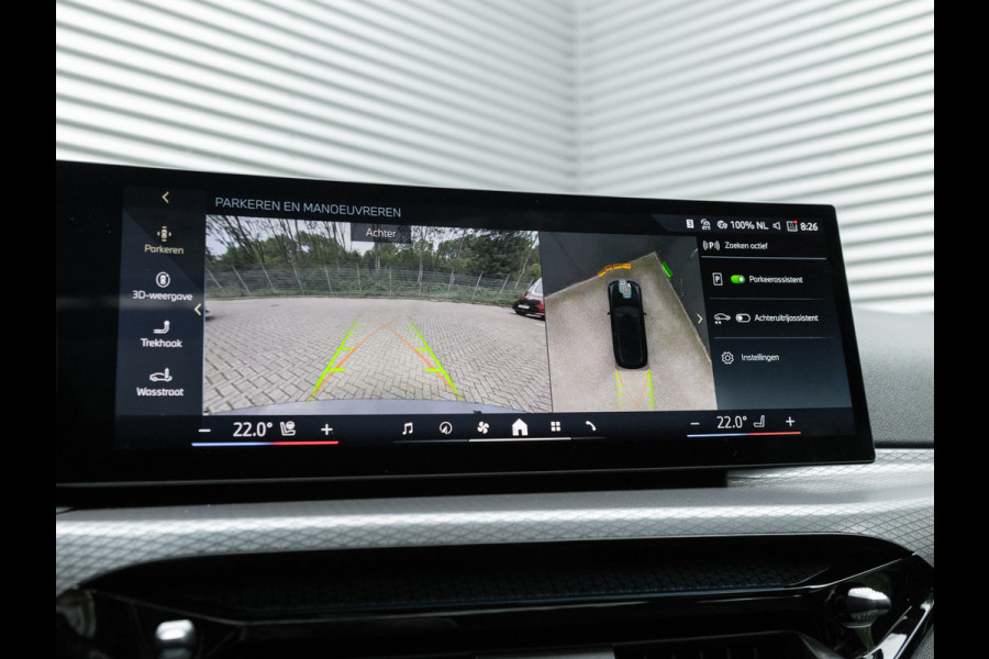 BMW 3 Serie Touring 330e xDrive M-Sport - LCI 2 - Pano - Driving Ass Prof - Trekhaak