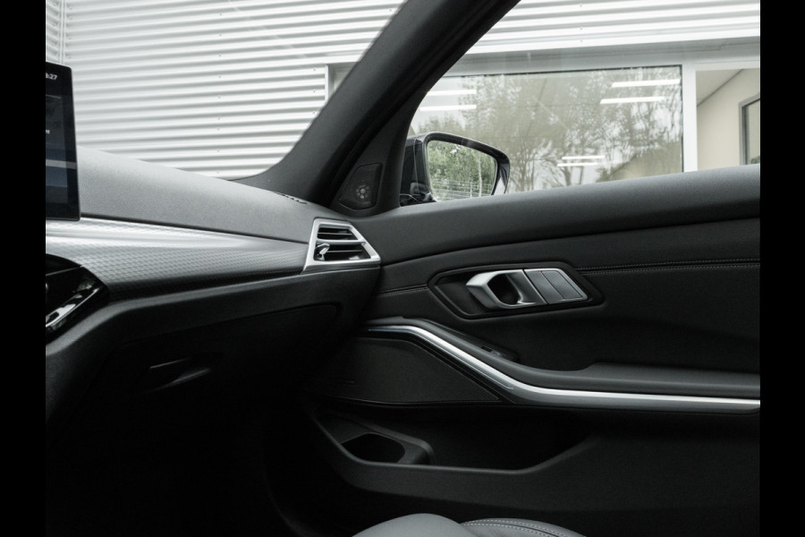 BMW 3 Serie Touring 330e xDrive M-Sport - LCI 2 - Pano - Driving Ass Prof - Trekhaak