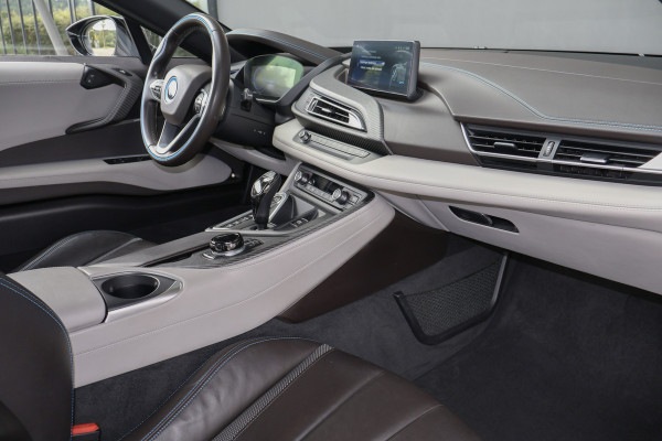 BMW i8 | PROGRESSIVE PACKAGE, HARMAN-KARDON, HEAD-UP, COMFORT ACCESS | 20" | APPLE CARPLAY | DRY CARBON INTERIOR PACK | I-INTERIOR HALO