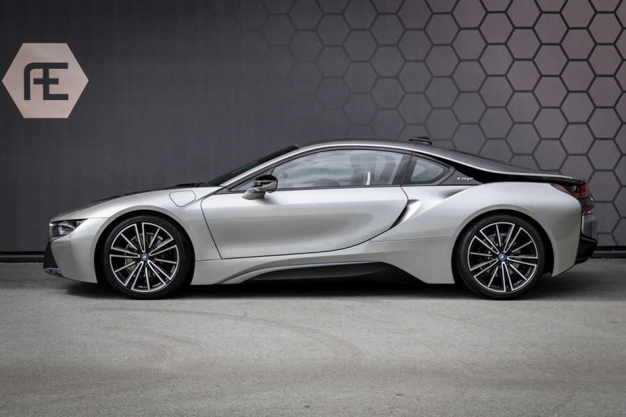 BMW i8 | PROGRESSIVE PACKAGE, HARMAN-KARDON, HEAD-UP, COMFORT ACCESS | 20" | APPLE CARPLAY | DRY CARBON INTERIOR PACK | I-INTERIOR HALO