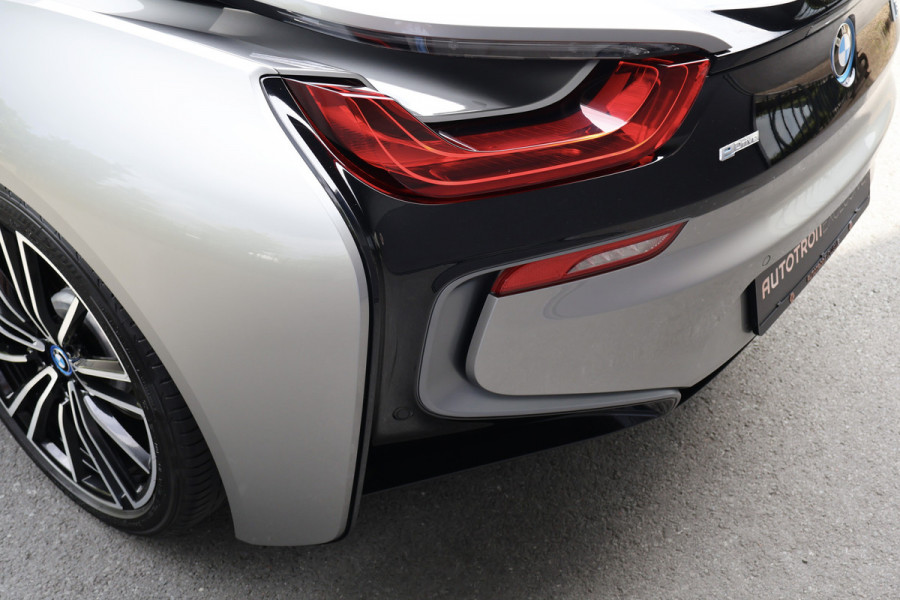 BMW i8 | PROGRESSIVE PACKAGE, HARMAN-KARDON, HEAD-UP, COMFORT ACCESS | 20" | APPLE CARPLAY | DRY CARBON INTERIOR PACK | I-INTERIOR HALO