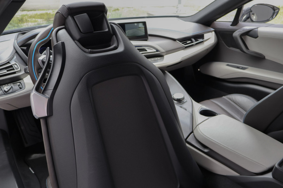 BMW i8 | PROGRESSIVE PACKAGE, HARMAN-KARDON, HEAD-UP, COMFORT ACCESS | 20" | APPLE CARPLAY | DRY CARBON INTERIOR PACK | I-INTERIOR HALO
