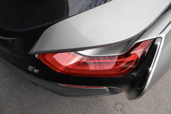 BMW i8 | PROGRESSIVE PACKAGE, HARMAN-KARDON, HEAD-UP, COMFORT ACCESS | 20" | APPLE CARPLAY | DRY CARBON INTERIOR PACK | I-INTERIOR HALO