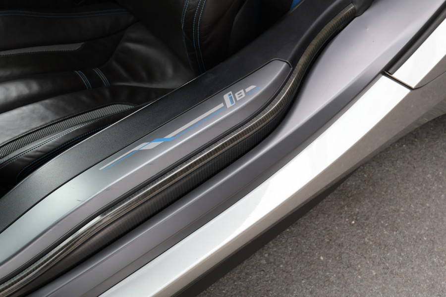 BMW i8 | PROGRESSIVE PACKAGE, HARMAN-KARDON, HEAD-UP, COMFORT ACCESS | 20" | APPLE CARPLAY | DRY CARBON INTERIOR PACK | I-INTERIOR HALO