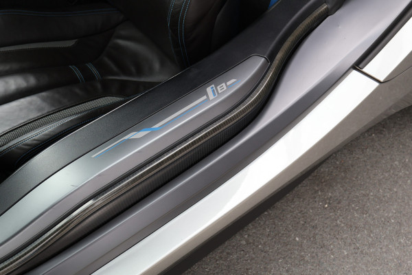 BMW i8 | PROGRESSIVE PACKAGE, HARMAN-KARDON, HEAD-UP, COMFORT ACCESS | 20" | APPLE CARPLAY | DRY CARBON INTERIOR PACK | I-INTERIOR HALO