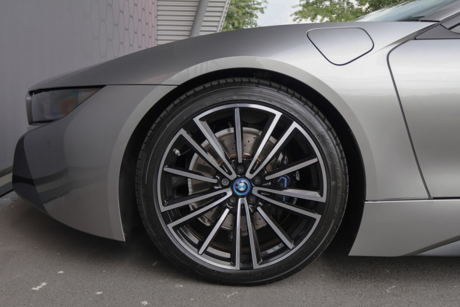BMW i8 | PROGRESSIVE PACKAGE, HARMAN-KARDON, HEAD-UP, COMFORT ACCESS | 20" | APPLE CARPLAY | DRY CARBON INTERIOR PACK | I-INTERIOR HALO