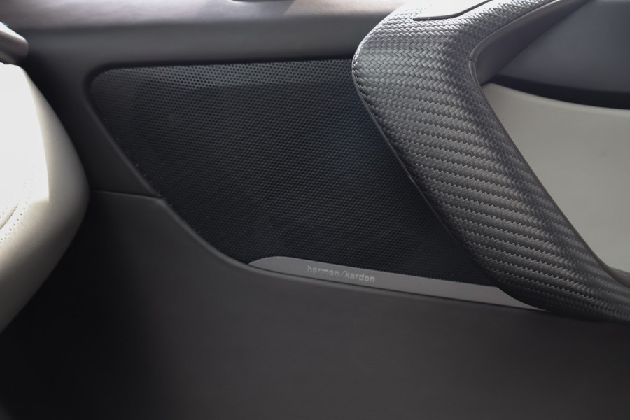 BMW i8 | PROGRESSIVE PACKAGE, HARMAN-KARDON, HEAD-UP, COMFORT ACCESS | 20" | APPLE CARPLAY | DRY CARBON INTERIOR PACK | I-INTERIOR HALO