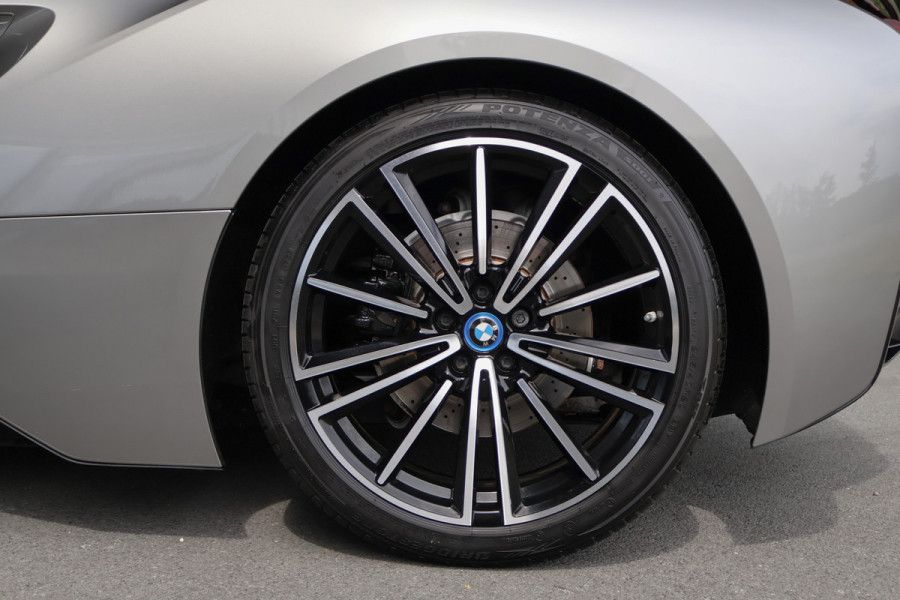 BMW i8 | PROGRESSIVE PACKAGE, HARMAN-KARDON, HEAD-UP, COMFORT ACCESS | 20" | APPLE CARPLAY | DRY CARBON INTERIOR PACK | I-INTERIOR HALO