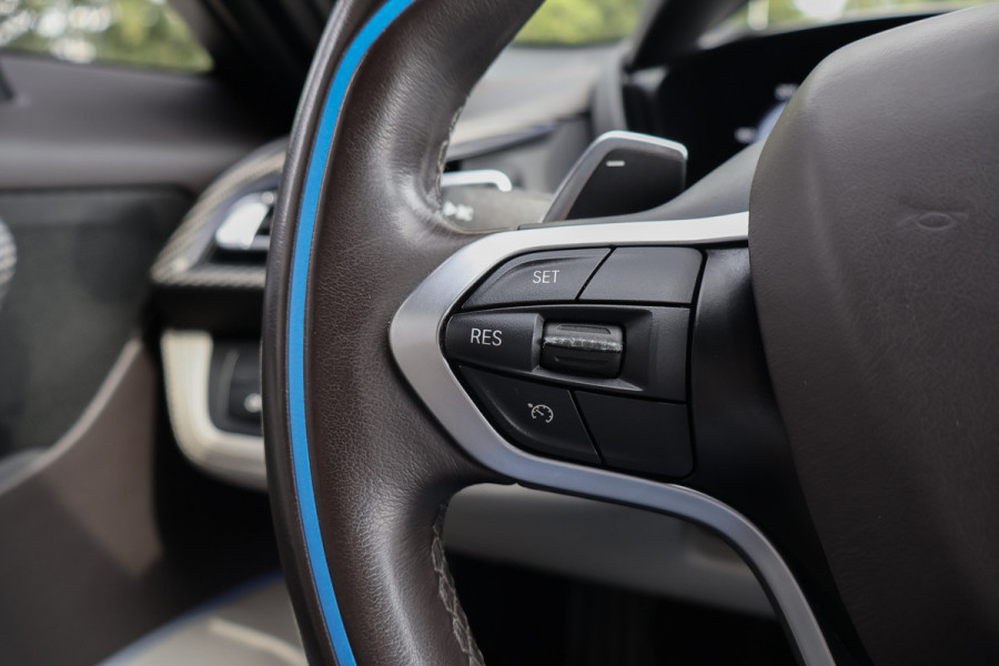 BMW i8 | PROGRESSIVE PACKAGE, HARMAN-KARDON, HEAD-UP, COMFORT ACCESS | 20" | APPLE CARPLAY | DRY CARBON INTERIOR PACK | I-INTERIOR HALO