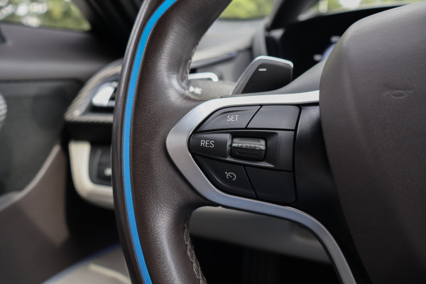 BMW i8 | PROGRESSIVE PACKAGE, HARMAN-KARDON, HEAD-UP, COMFORT ACCESS | 20" | APPLE CARPLAY | DRY CARBON INTERIOR PACK | I-INTERIOR HALO