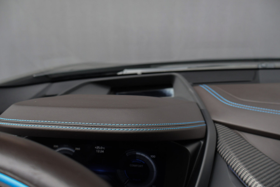 BMW i8 | PROGRESSIVE PACKAGE, HARMAN-KARDON, HEAD-UP, COMFORT ACCESS | 20" | APPLE CARPLAY | DRY CARBON INTERIOR PACK | I-INTERIOR HALO