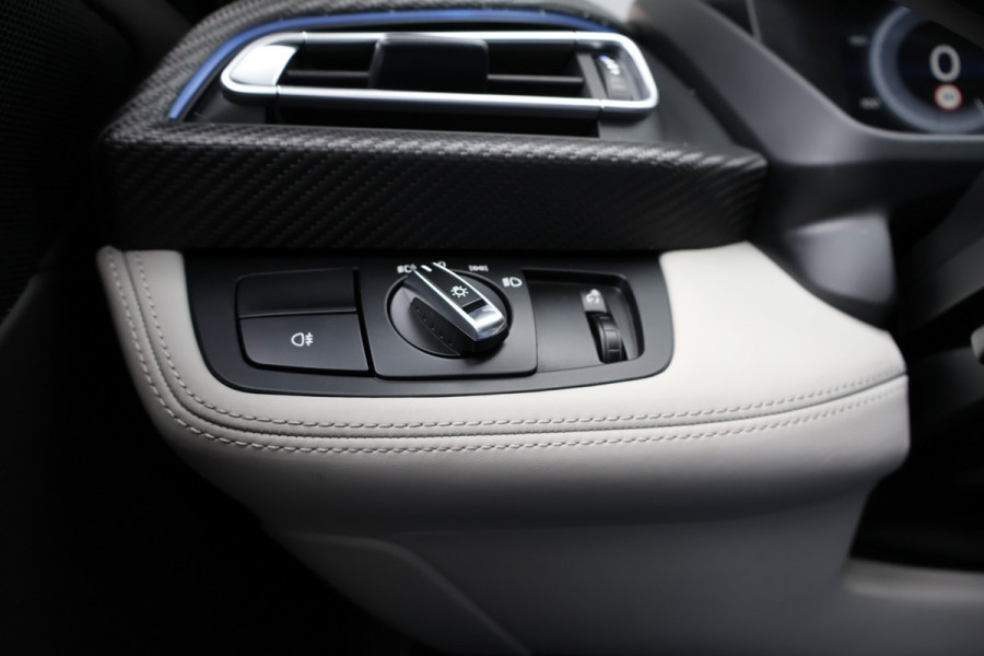 BMW i8 | PROGRESSIVE PACKAGE, HARMAN-KARDON, HEAD-UP, COMFORT ACCESS | 20" | APPLE CARPLAY | DRY CARBON INTERIOR PACK | I-INTERIOR HALO