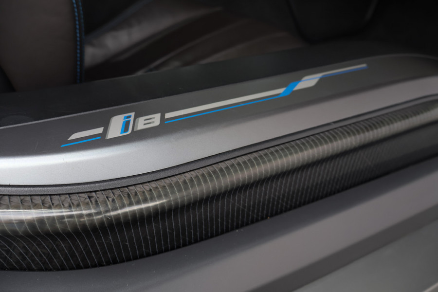 BMW i8 | PROGRESSIVE PACKAGE, HARMAN-KARDON, HEAD-UP, COMFORT ACCESS | 20" | APPLE CARPLAY | DRY CARBON INTERIOR PACK | I-INTERIOR HALO
