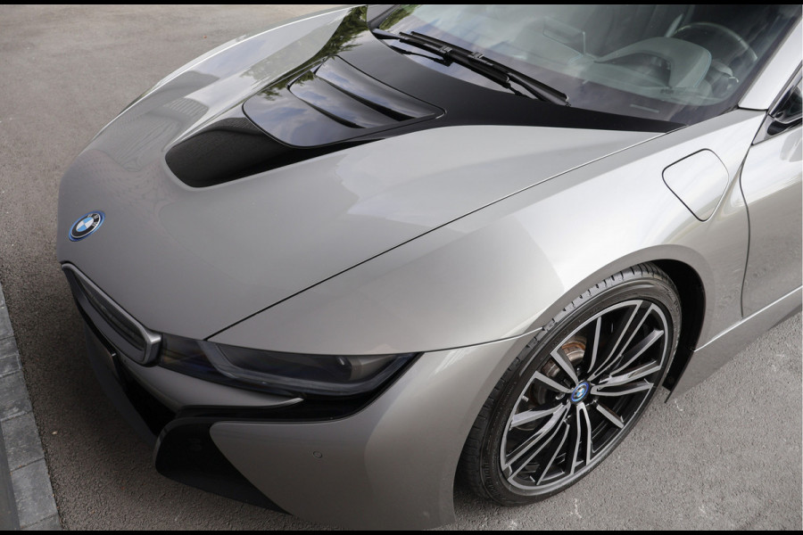 BMW i8 | PROGRESSIVE PACKAGE, HARMAN-KARDON, HEAD-UP, COMFORT ACCESS | 20" | APPLE CARPLAY | DRY CARBON INTERIOR PACK | I-INTERIOR HALO