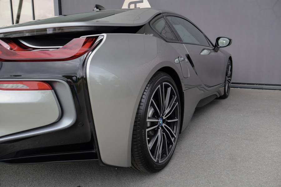 BMW i8 | PROGRESSIVE PACKAGE, HARMAN-KARDON, HEAD-UP, COMFORT ACCESS | 20" | APPLE CARPLAY | DRY CARBON INTERIOR PACK | I-INTERIOR HALO