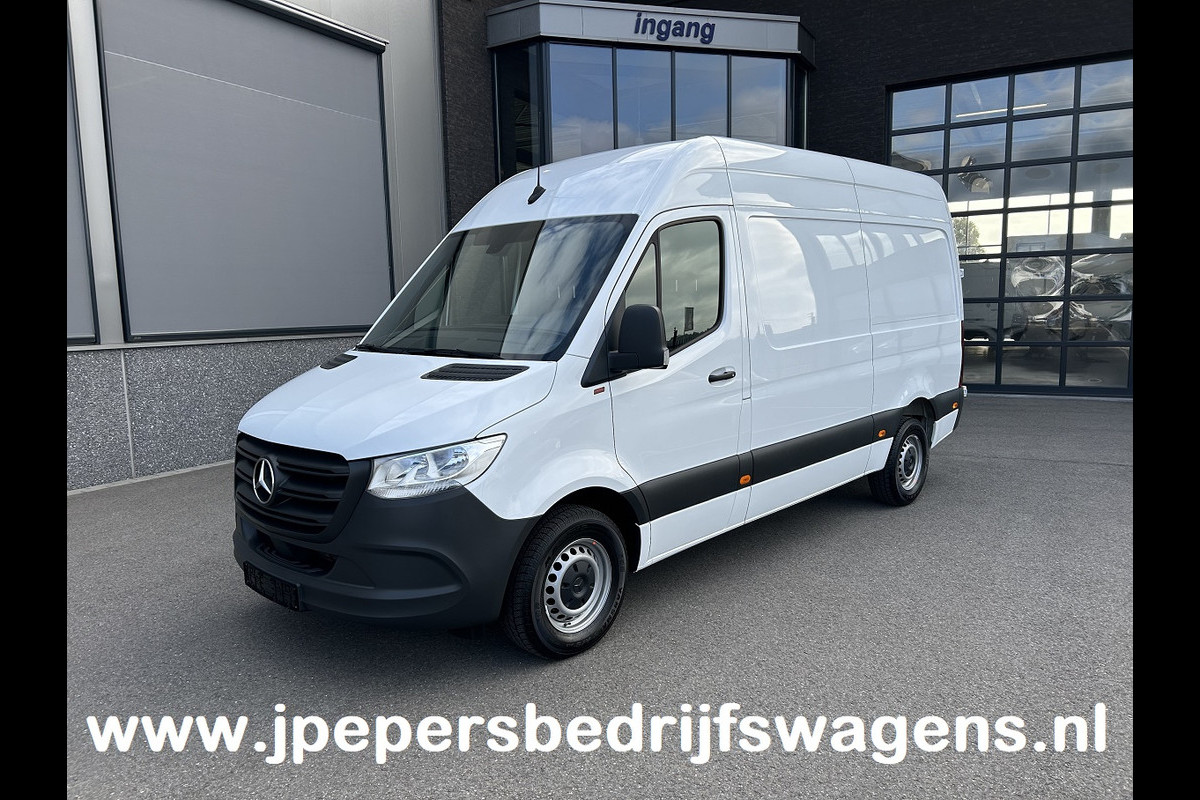 Mercedes-Benz Sprinter 317 CDI L2 H2 Trekhaak / MBUX / Navigatie / Camera / Cruise control / Airco / 270 Graden achterdeuren