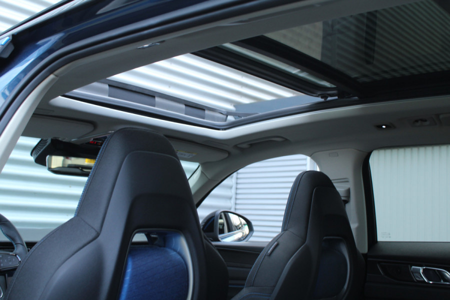 Lynk & Co 01 1.5 PHEV 262pk Automaat NL-Auto NAP BTW Clima Cruise Navi 360 Camera Panoramadak 20"LMV El. Klep