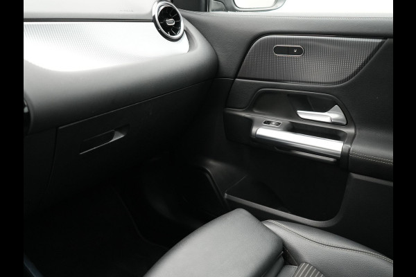 Mercedes-Benz GLA 250 e Style Plug In Hybrid 218pk Dealer O.H PHEV | Trekhaak Afn. | Widescreen Navi | Sportstoelen Memory | Apple Carplay | BLIS | Camera | 19"L.M |