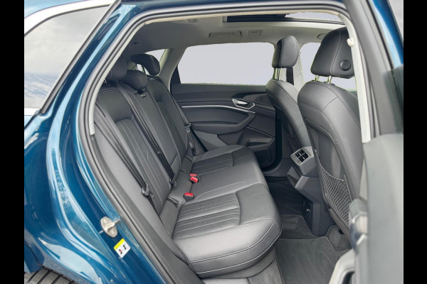 Audi e-tron 55 quattro 408 pk Business edition Plus 95 kWh, panoramadak, leder, trekhaak, 1 e eigenaar, NL auto met nap