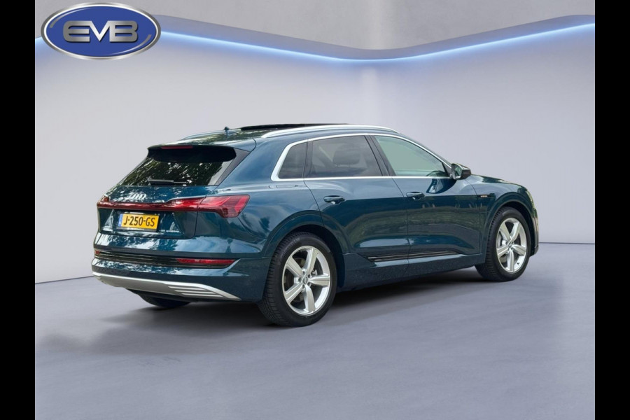 Audi e-tron 55 quattro 408 pk Business edition Plus 95 kWh, panoramadak, leder, trekhaak, 1 e eigenaar, NL auto met nap