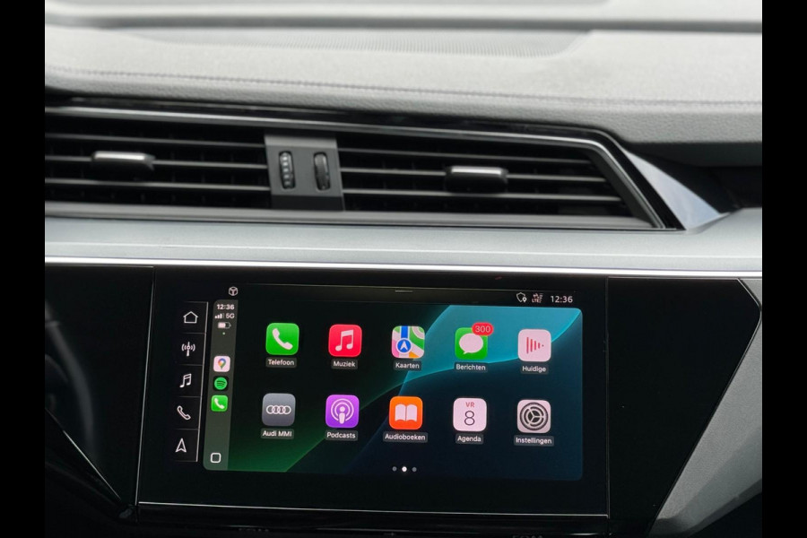 Audi e-tron 55 quattro 408 pk Business edition Plus 95 kWh, panoramadak, leder, trekhaak, 1 e eigenaar, NL auto met nap