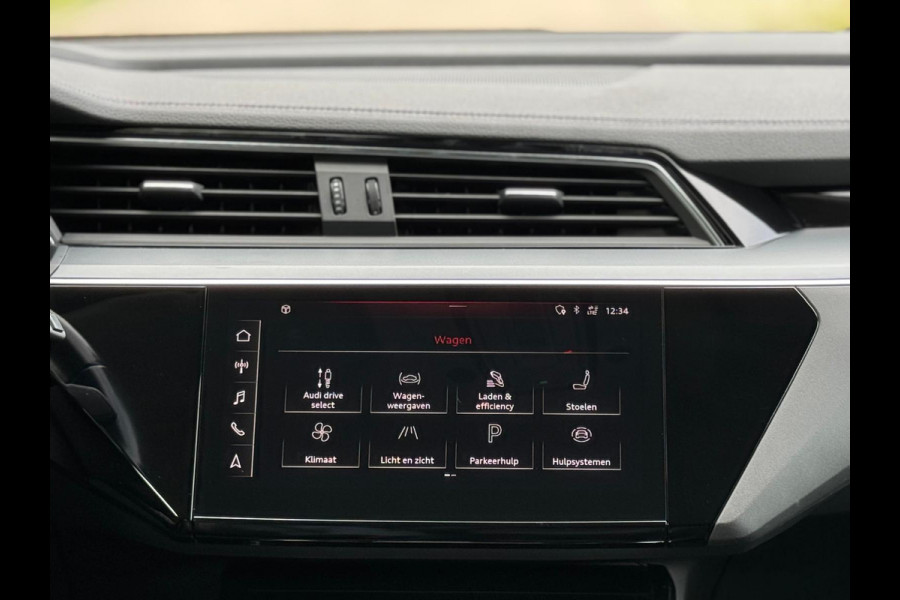 Audi e-tron 55 quattro 408 pk Business edition Plus 95 kWh, panoramadak, leder, trekhaak, 1 e eigenaar, NL auto met nap